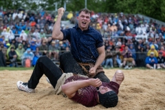 3. Mai 2026. Schwingen - Emmentalisches Schwingfest Oberdiessbach 1.-3. Mai 2026.  Michael Moser (H, Arni) gegen Matthieu Burger (V, Biel) (Bild: Rolf Eicher)