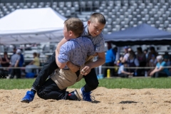 2. Mai 2026. Schwingen - Emmentalischer Nachwuchsschwingertag Oberdiessbach 1.-3. Mai 2026. Luca Hirschi gegen Quatrottschi Jamiro. (Bild: Rolf Eicher)