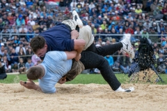 3. Mai 2026. Schwingen - Emmentalisches Schwingfest Oberdiessbach 1.-3. Mai 2026.  Michael Moser (O, Arni) im Schlussgang gegen Adrian Walther (H, Habstetten) Festsieger Adrian Walther (Habstetten) (Bild: Rolf Eicher)