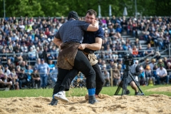 3. Mai 2026. Schwingen - Emmentalisches Schwingfest Oberdiessbach 1.-3. Mai 2026.  Michael Moser (H, Arni) gegen Curdin Orlik (V, Thun) (Bild: Rolf Eicher)