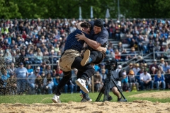 3. Mai 2026. Schwingen - Emmentalisches Schwingfest Oberdiessbach 1.-3. Mai 2026.  Michael Moser (L, Arni) gegen Curdin Orlik (R, Thun) (Bild: Rolf Eicher)