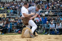 3. Mai 2026. Schwingen - Emmentalisches Schwingfest Oberdiessbach 1.-3. Mai 2026.  Etiene Burger (H, Biel) gegen Valentin Steffen (V, Koppigen) (Bild: Rolf Eicher)