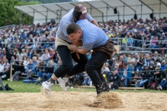 3. Mai 2026. Schwingen - Emmentalisches Schwingfest Oberdiessbach 1.-3. Mai 2026.  Matthias Aeschbacher (L, Hasle-Rüegsau) gegen Ivan Thöni (R, Innertkirchen) (Bild: Rolf Eicher)