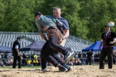 2. Mai 2026. Schwingen - Emmentalischer Nachwuchsschwingertag Oberdiessbach 1.-3. Mai 2026. Mike Dähler gegen Erik Niederberger. (Bild: Rolf Eicher)