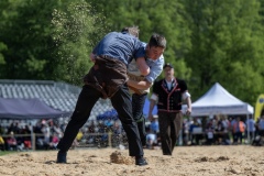 2. Mai 2026. Schwingen - Emmentalischer Nachwuchsschwingertag Oberdiessbach 1.-3. Mai 2026. Damian Locher gegen Valentin Vogelsanger. (Bild: Rolf Eicher)