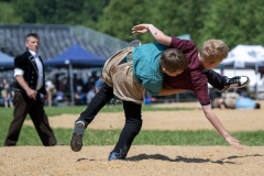 2. Mai 2026. Schwingen - Emmentalischer Nachwuchsschwingertag Oberdiessbach 1.-3. Mai 2026. Mats Siegenthaler gegen Gain Michel Flühmann.  (Bild: Rolf Eicher)