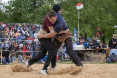 3. Mai 2026. Schwingen - Emmentalisches Schwingfest Oberdiessbach 1.-3. Mai 2026.  Matthieu Burger gegen Michael Moser (Bild: Rolf Eicher)