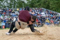 3. Mai 2026. Schwingen - Emmentalisches Schwingfest Oberdiessbach 1.-3. Mai 2026.  Matthieu Burger gegen Michael Moser (Bild: Rolf Eicher)