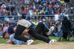 3. Mai 2026. Schwingen - Emmentalisches Schwingfest Oberdiessbach 1.-3. Mai 2026.  Michael Moser im Schlussgang gegen Adrian Walther (Bild: Rolf Eicher)
