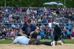 3. Mai 2026. Schwingen - Emmentalisches Schwingfest Oberdiessbach 1.-3. Mai 2026.  Michael Moser im Schlussgang gegen Adrian Walther (Bild: Rolf Eicher)