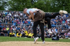 3. Mai 2026. Schwingen - Emmentalisches Schwingfest Oberdiessbach 1.-3. Mai 2026.  Michael Moser im Schlussgang gegen Adrian Walther (Bild: Rolf Eicher)