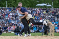 3. Mai 2026. Schwingen - Emmentalisches Schwingfest Oberdiessbach 1.-3. Mai 2026.  Michael Moser im Schlussgang gegen Adrian Walther (Bild: Rolf Eicher)