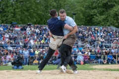 3. Mai 2026. Schwingen - Emmentalisches Schwingfest Oberdiessbach 1.-3. Mai 2026.  Michael Moser im Schlussgang gegen Adrian Walther (Bild: Rolf Eicher)