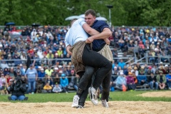 3. Mai 2026. Schwingen - Emmentalisches Schwingfest Oberdiessbach 1.-3. Mai 2026.  Michael Moser im Schlussgang gegen Adrian Walther (Bild: Rolf Eicher)
