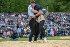 3. Mai 2026. Schwingen - Emmentalisches Schwingfest Oberdiessbach 1.-3. Mai 2026.  Michael Moser im Schlussgang gegen Adrian Walther (Bild: Rolf Eicher)