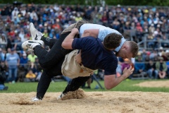 3. Mai 2026. Schwingen - Emmentalisches Schwingfest Oberdiessbach 1.-3. Mai 2026.  Michael Moser im Schlussgang gegen Adrian Walther (Bild: Rolf Eicher)