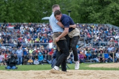 3. Mai 2026. Schwingen - Emmentalisches Schwingfest Oberdiessbach 1.-3. Mai 2026.  Michael Moser im Schlussgang gegen Adrian Walther (Bild: Rolf Eicher)