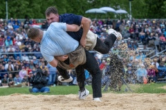 3. Mai 2026. Schwingen - Emmentalisches Schwingfest Oberdiessbach 1.-3. Mai 2026.  Michael Moser im Schlussgang gegen Adrian Walther (Bild: Rolf Eicher)