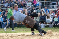 3. Mai 2026. Schwingen - Emmentalisches Schwingfest Oberdiessbach 1.-3. Mai 2026.  Adrian Roschi gegen Patrick Walther (Bild: Rolf Eicher)