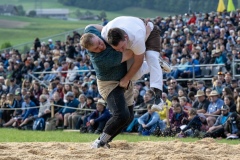 3. Mai 2026. Schwingen - Emmentalisches Schwingfest Oberdiessbach 1.-3. Mai 2026.  Remo Hiltbrunner gegen Marco Iseli (Bild: Rolf Eicher)