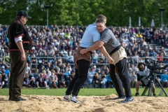 3. Mai 2026. Schwingen - Emmentalisches Schwingfest Oberdiessbach 1.-3. Mai 2026.  Dominik Gasser gegen Adrian Walther (Bild: Rolf Eicher)