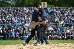 3. Mai 2026. Schwingen - Emmentalisches Schwingfest Oberdiessbach 1.-3. Mai 2026.  Michael Moser gegen Curdi Orlik (Bild: Rolf Eicher)