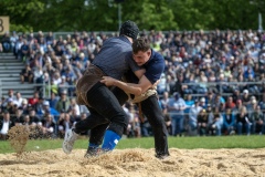 3. Mai 2026. Schwingen - Emmentalisches Schwingfest Oberdiessbach 1.-3. Mai 2026.  Michael Moser gegen Curdi Orlik (Bild: Rolf Eicher)