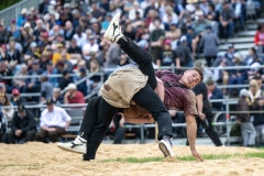3. Mai 2026. Schwingen - Emmentalisches Schwingfest Oberdiessbach 1.-3. Mai 2026.  Adrian Aebersold gegen Mirco Tschan (Bild: Rolf Eicher)