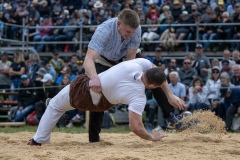 3. Mai 2026. Schwingen - Emmentalisches Schwingfest Oberdiessbach 1.-3. Mai 2026.  Etienne Burger gegen Valentin Steffen (Bild: Rolf Eicher)