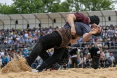 3. Mai 2026. Schwingen - Emmentalisches Schwingfest Oberdiessbach 1.-3. Mai 2026.  Matthieu Burger gegen Remo Schärz (Bild: Rolf Eicher)