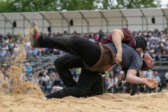 3. Mai 2026. Schwingen - Emmentalisches Schwingfest Oberdiessbach 1.-3. Mai 2026.  Matthieu Burger gegen Remo Schärz (Bild: Rolf Eicher)