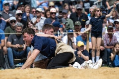 3. Mai 2026. Schwingen - Emmentalisches Schwingfest Oberdiessbach 1.-3. Mai 2026.  Michael Moser gegen Reto Thöni (Bild: Rolf Eicher)
